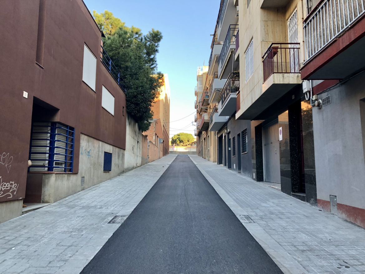 Carrer de l'Abat Marcet acabat d'asfaltar