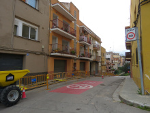 Part de muntanya del carrer de Tossa amb imatge d'una excavadora