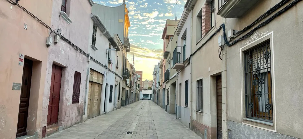 Carrer de Sant Sadurní amb reurbanització finalitzada