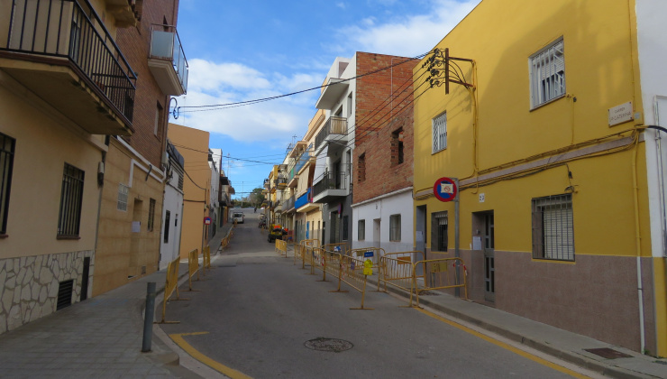 Tanques per senyalitzar l'obra al carrer de Santa Caterina